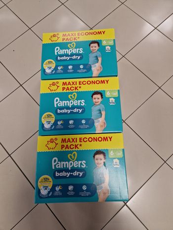 240 couches Pampers baby-dry taille 6