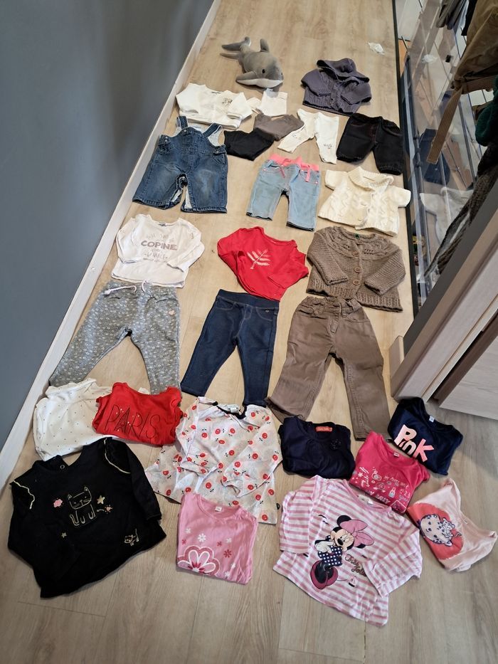 Gros lot de vêtements 12mois neufs et tbe