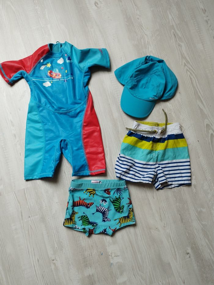 Lot de vêtements de bain taille 18 mois