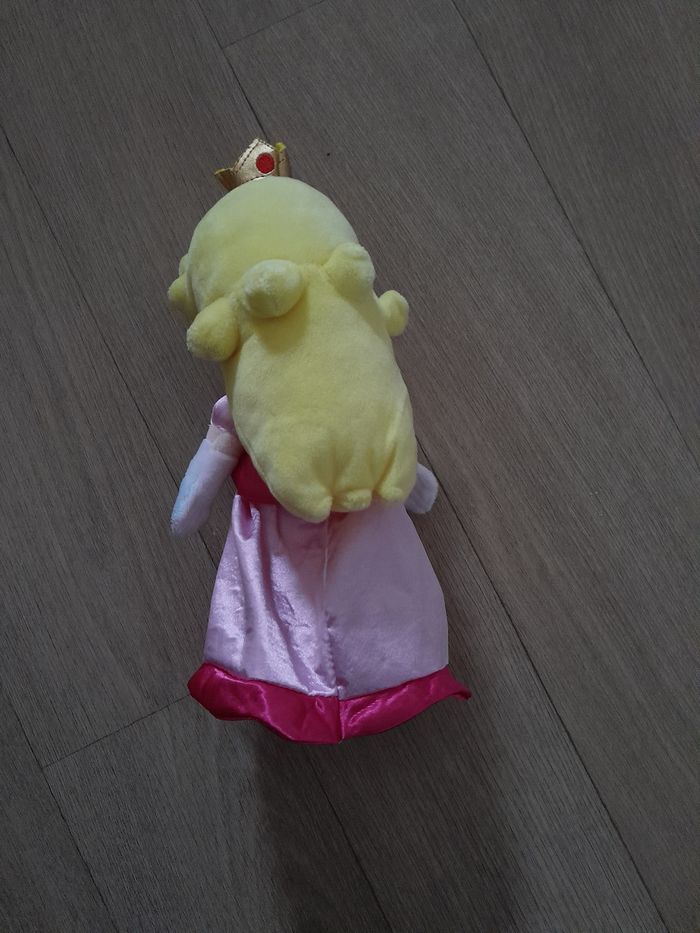 Peluche princesse Peach - photo numéro 2