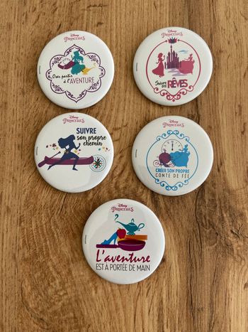 Lot de 5 badges Disney Princesses