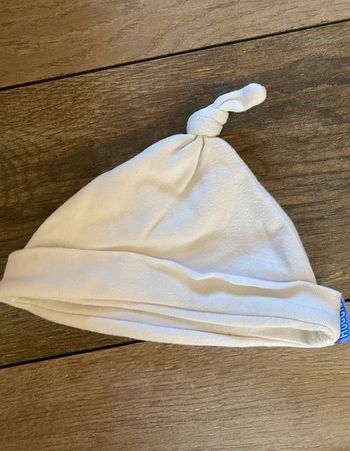 Bonnet blanc nouveau né Huggies
