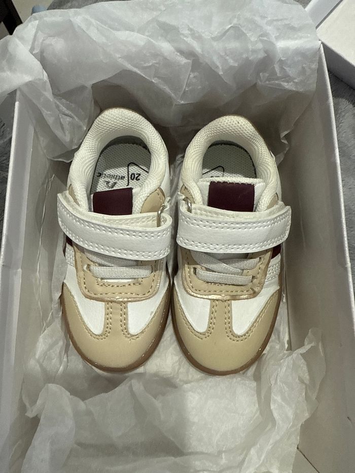 Chaussures bebe fille taille 20