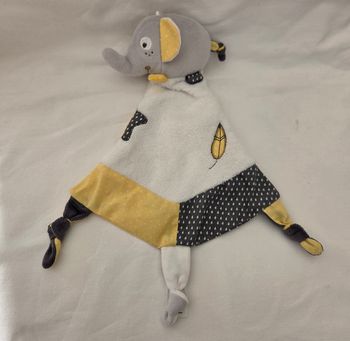 Doudou plat Éléphant blanc , jaune et gris - Sauthon