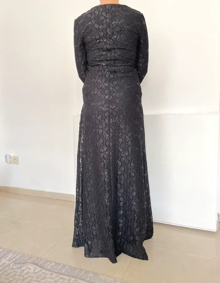 Robe de soirée en dentelle - photo numéro 3