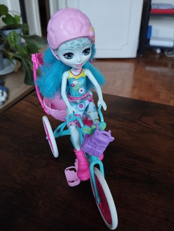 Poupée enchantimals