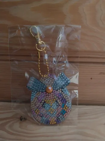 Porte clé recto / verso œuf de pâques en Diamond painting