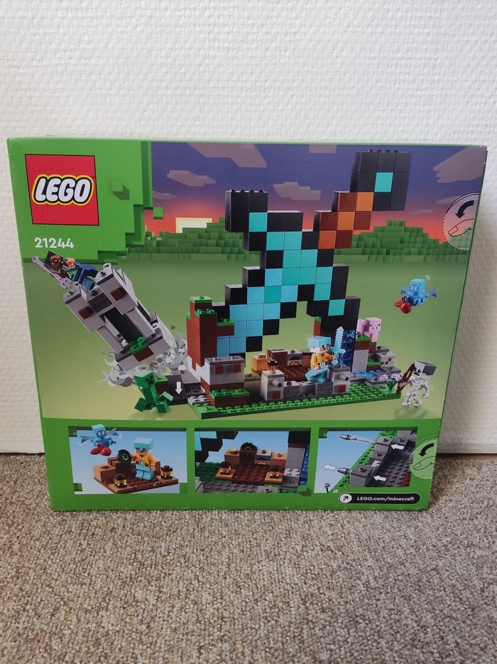 Lego Minecraft 21244 The Sword Outpost - photo numéro 2