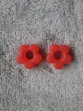 Pampilles fleurs rouges mates