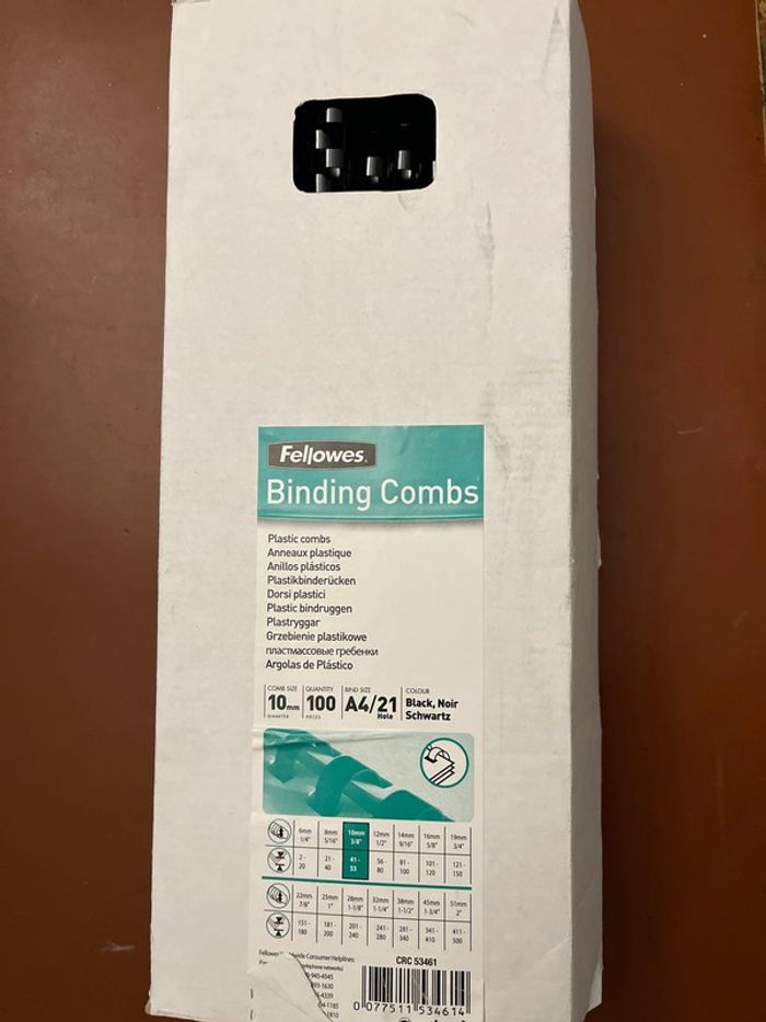 Anneaux plastiques pour relier documents