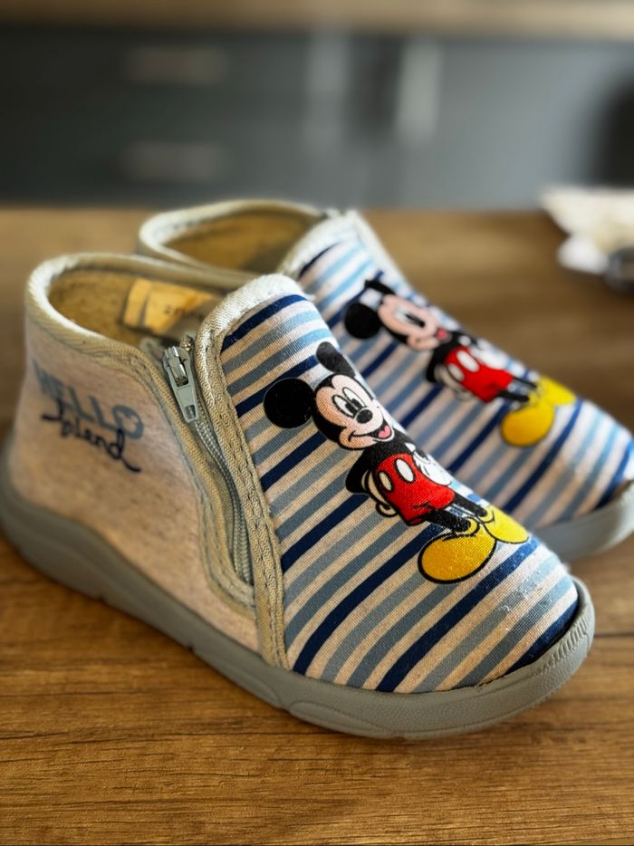 Chausson mickey pointure 26 - photo numéro 2