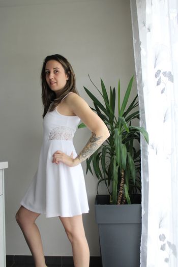 Jolie robe blanche avec dentelle taille M/38