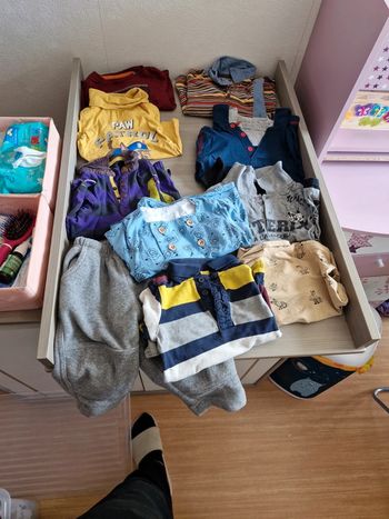 Lot de 9 tee shirt manche longue 1 pantalon