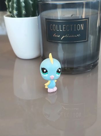 Littlest Pet Shop #2044 light blue parakeet bird