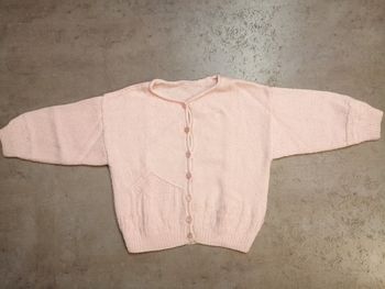 Gilet rose tricoté main 4/8 ans