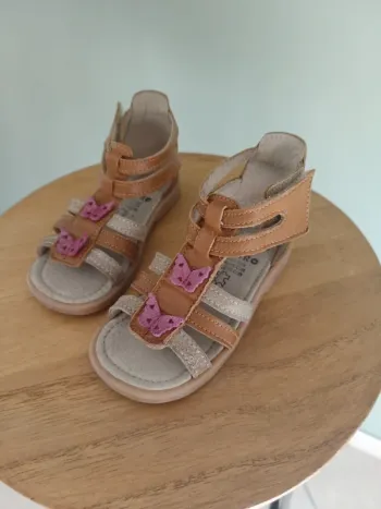 Sandales vrai cuir très bon état