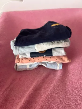 Lot de 7 tshirts manches longues taille 3 mois