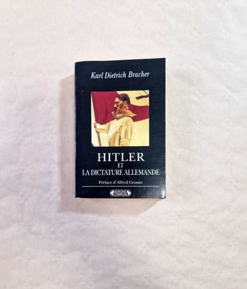 Livre , Hitler et la dictature allemande