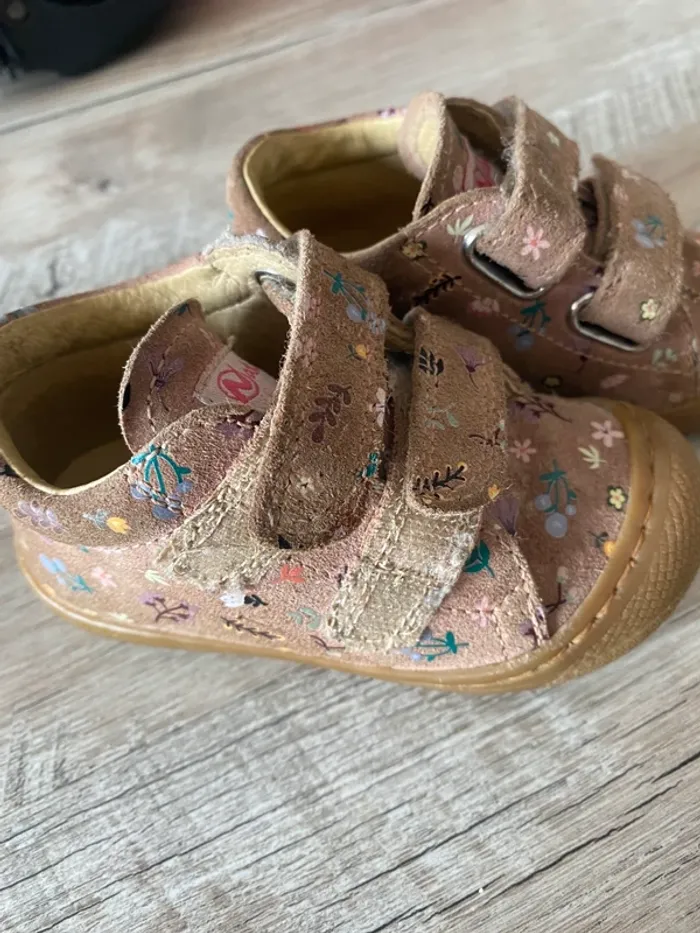 Chaussures bébé Naturino taille 20 – nubuck fleuri à scratch - photo numéro 3