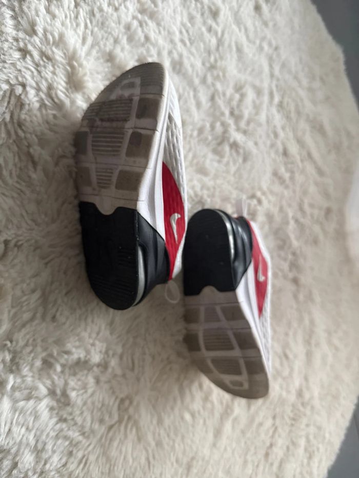 Nike air rouge et blanche taille 23,5 - photo numéro 2
