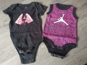 Bodies jordan 0-6 mois