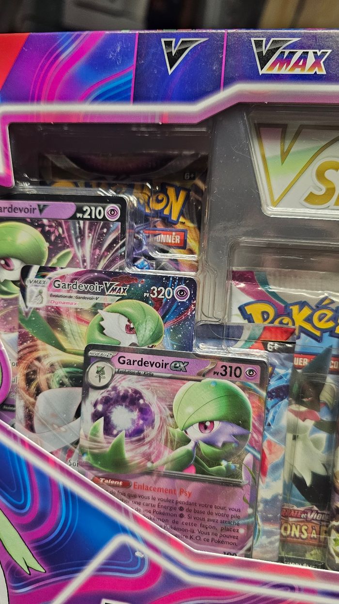 Coffret Pokémon Premium VSTAR – Pouvoirs en Évolution – NEUF SCELLÉ
- photo numéro 6