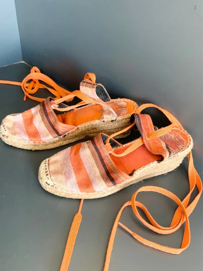 Espadrilles compénsées a lacets cheville. Taille 36