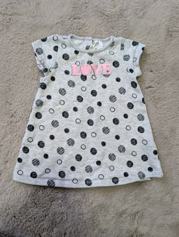 Robe Orchestra 9 mois – grise à pois – inscription LOVE rose – très bon état