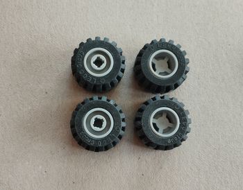 Lot de roues lego 