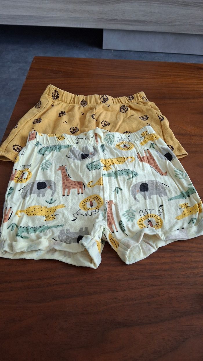 Lot shorts 12 / 18 mois