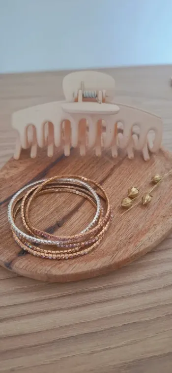 🤍 Maxi pince à cheveux beige + 5 bracelets strass roses – Neuf