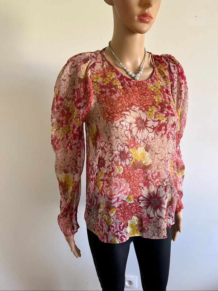 Blouse fleurie neuve à manches longues Naf Naf taille 36 (valeur 50€) - photo numéro 2
