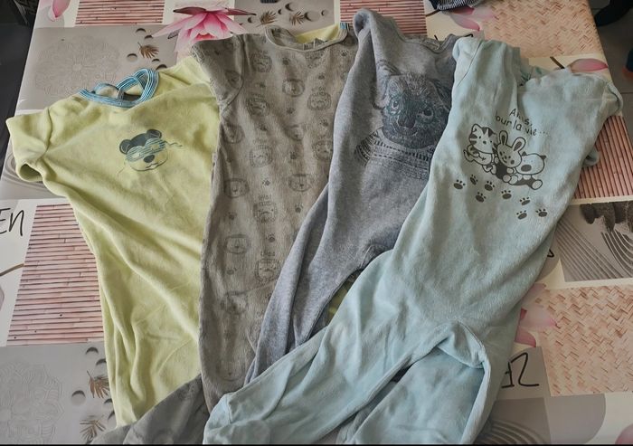 Lots pyjama avec pied