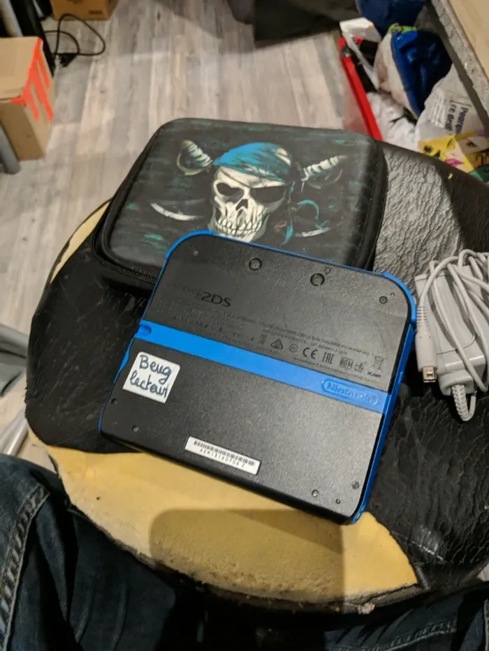 Nintendo 2Ds Noir et Bleu + Housse et chargeur - photo numéro 4