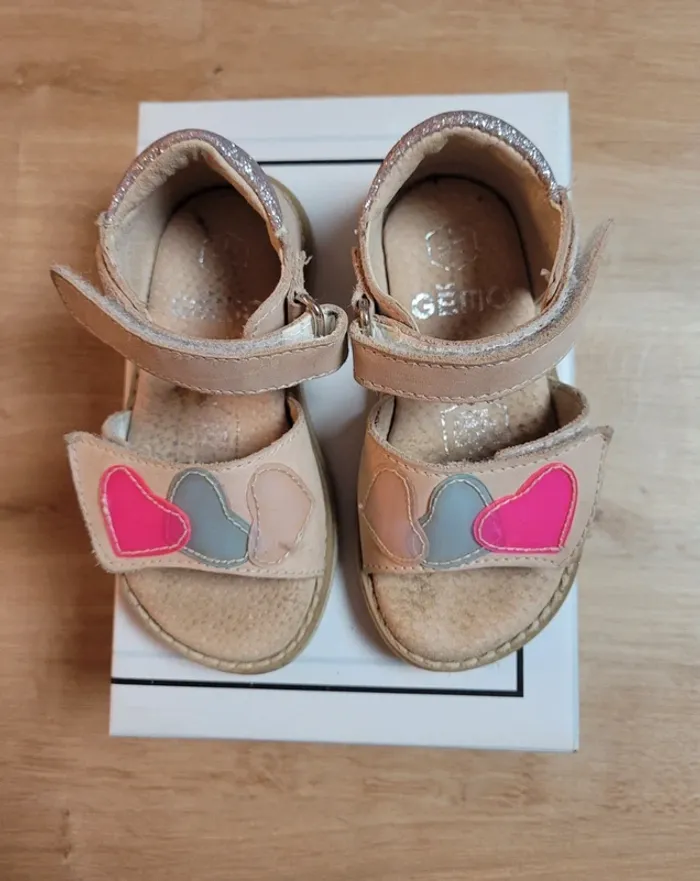 Sandales en cuir fille taille 23 - photo numéro 3