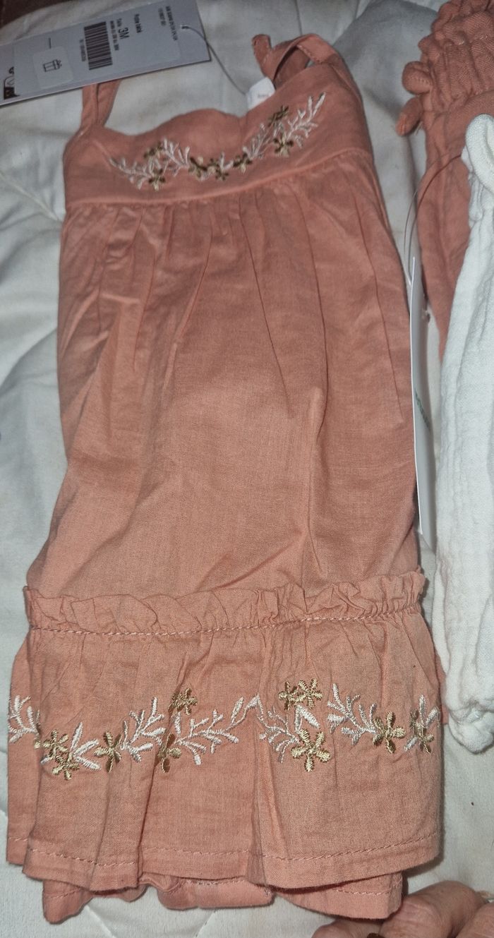 Ensemble neuf une robe et 2 short 3mois - photo numéro 5
