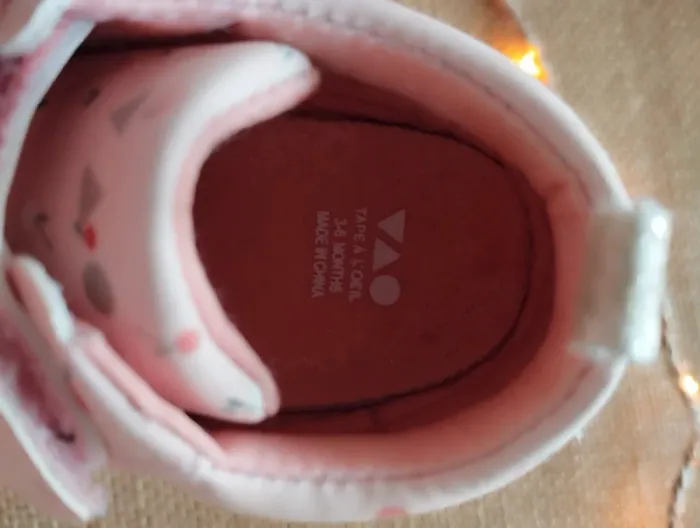 Chaussures type basket fille tape à l'oeil taille 6 mois - photo numéro 2