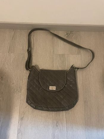 Sac à main à bandoulière gris effet matelassé hanse verni