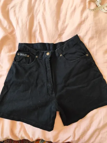 Short femme taille 34 marque Gyla