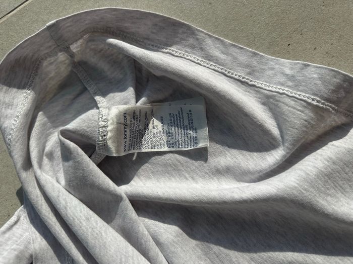 T-shirt Tommy Jeans col rond gris taille L 👕 - photo numéro 5