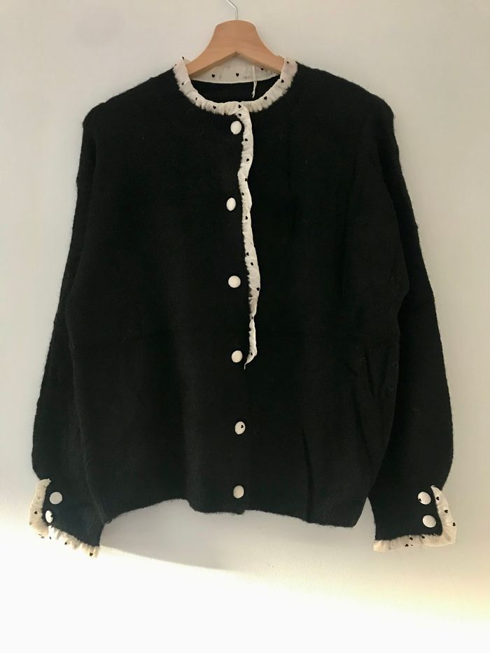 Gilet / cardigan Noir Tendance - com volanté Pois blancs