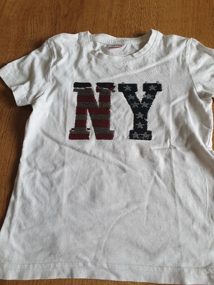 T-shirt tape a l'œil