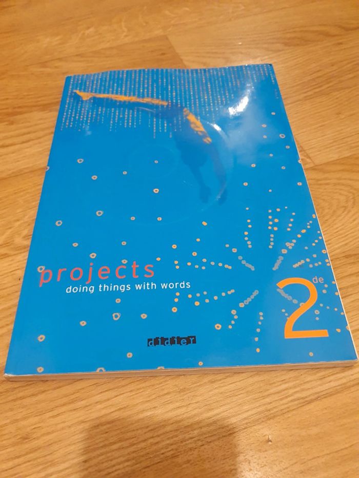 Livre anglais Project 2 avec sont CD