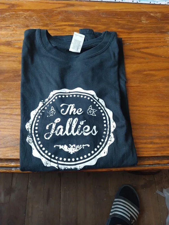 T shirt T L the jallies