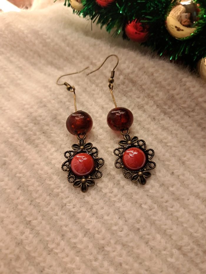 Boucles d'oreilles pendante rouge bronze - photo numéro 3