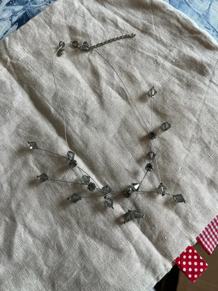 Collier fantaisie couleurs gris/argent - photo numéro 2