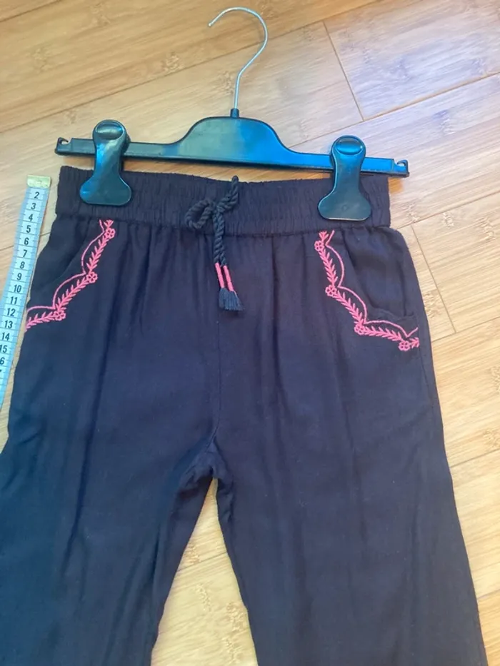 5 ans mais taille grand - pantalon matière fluide avec taille élastique couleur marron foncé - photo numéro 3