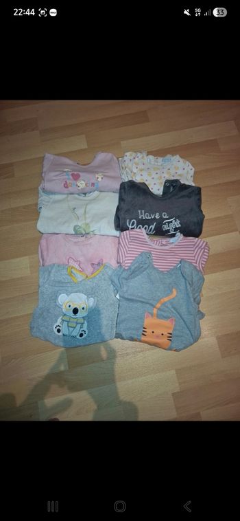 8 pyjamas  12 mois 