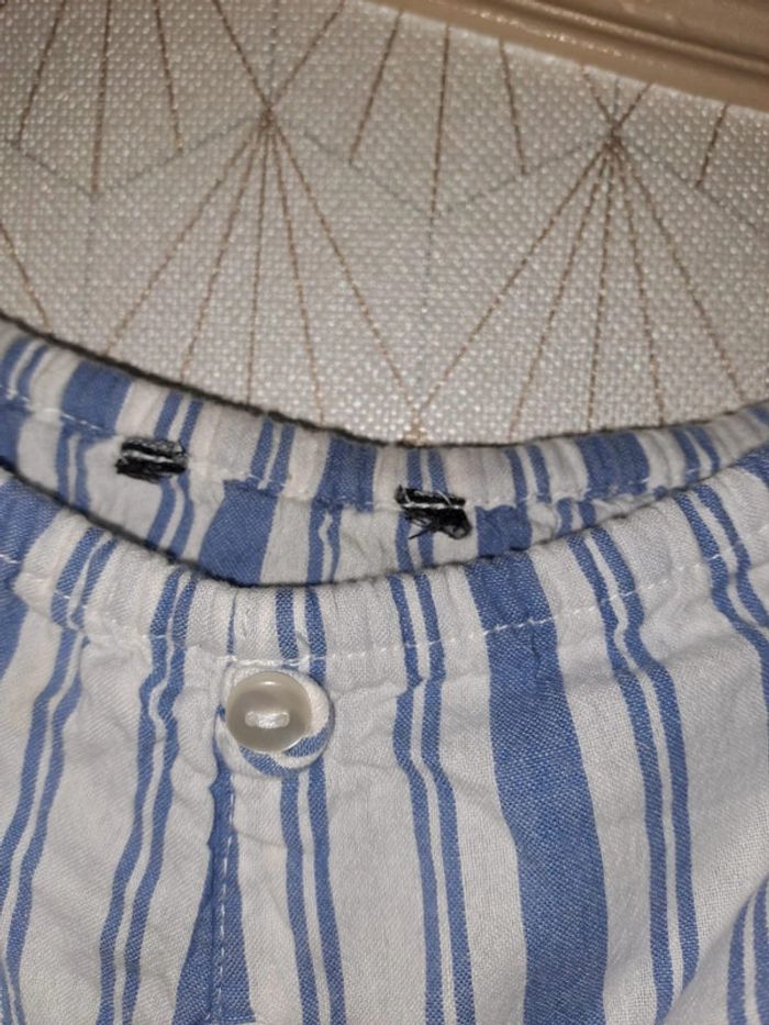 Jolie blouse sans manche bleu blanche Jennyfer étiquette coupée M 1 mini tâche qu'on ne voit pas - photo numéro 3