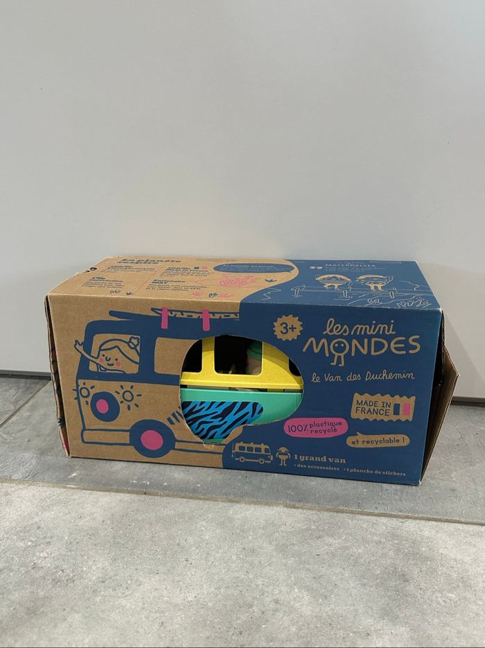Van de la famille des Duchemin les minis monde neuf dans sa boîte d’origine Cadeau reçu en doublon  Déballer pour les photos  Comme neuf - photo numéro 2